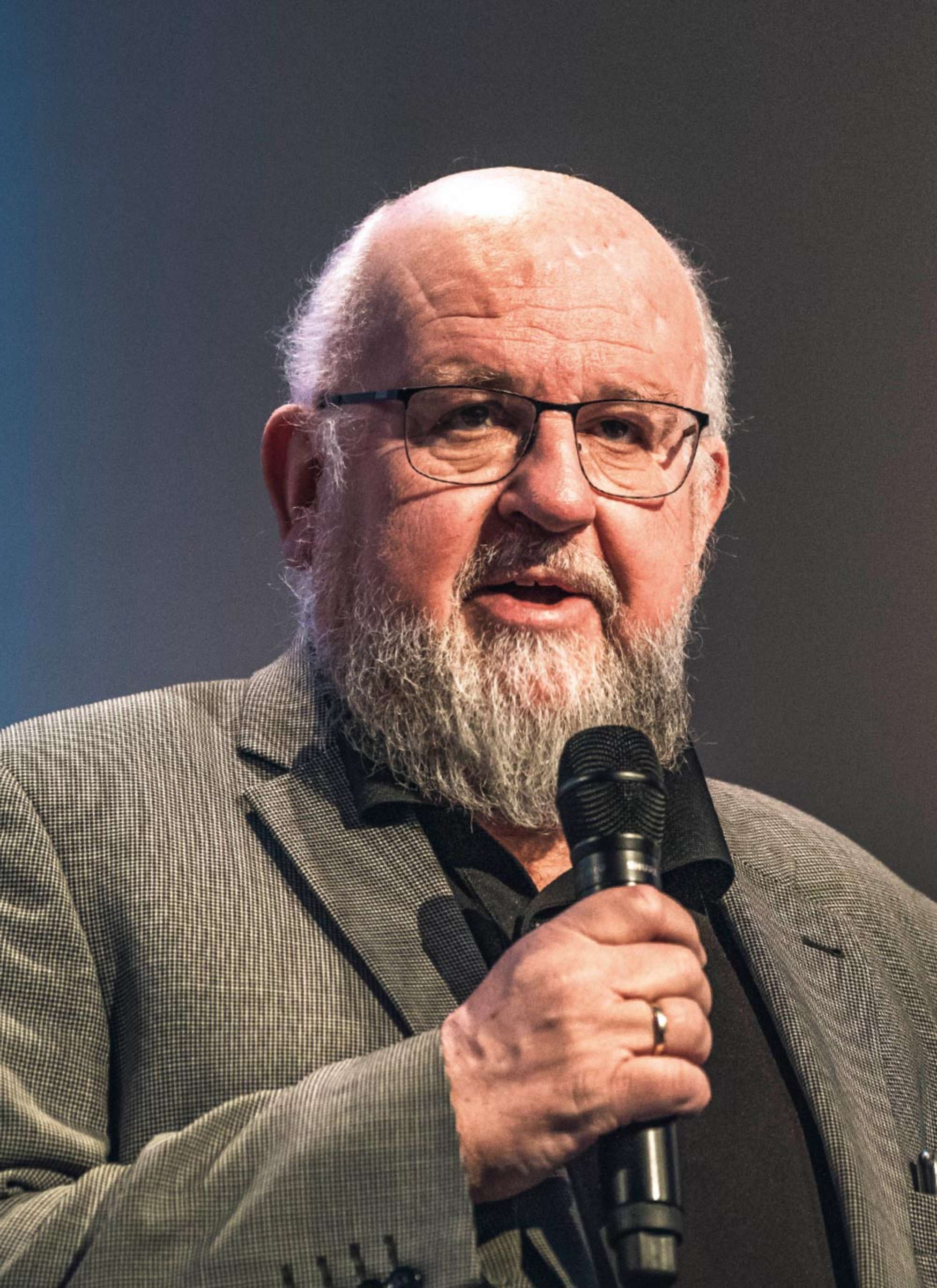 Portrait von Dr. Hartmut Schmid